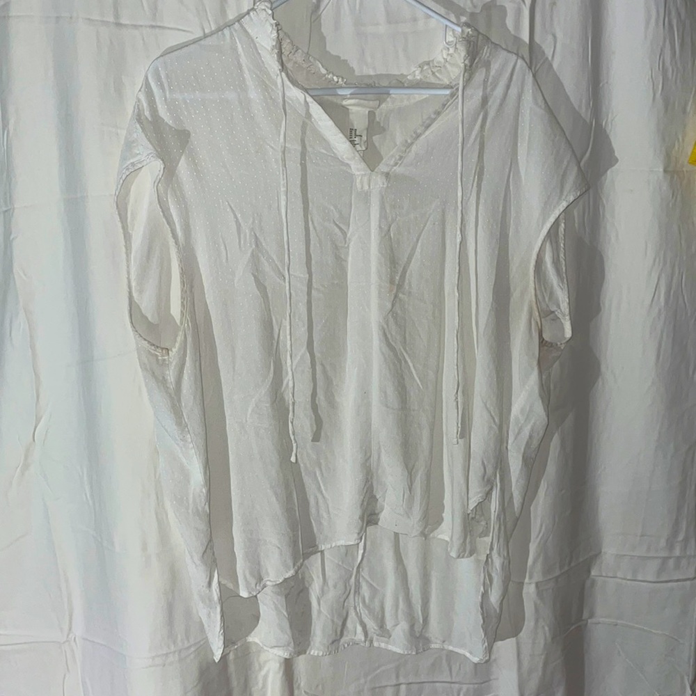 White semiformal blouse